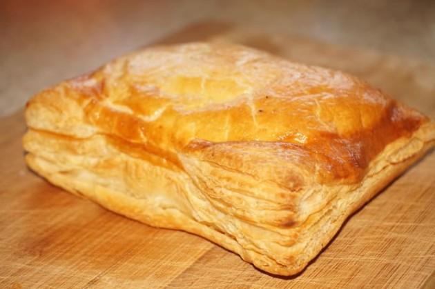 Слойка с ветчиной, сыром и соус бешамель, 110 гр.