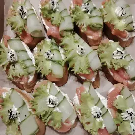 Брускетты с форелью