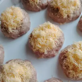 Гнезда с грибами и луком