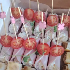 Рулетики из ветчины