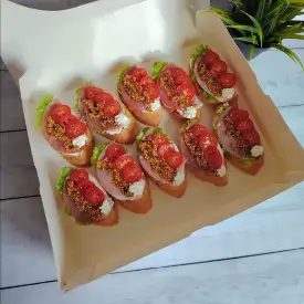 Брускетты с ветчиной