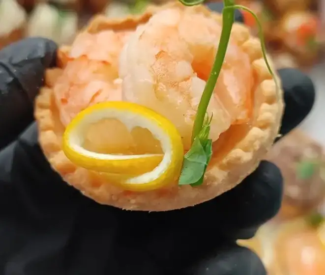 Тарталетка с креветкой