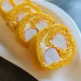 Морковный рулет с крабовой палочкой