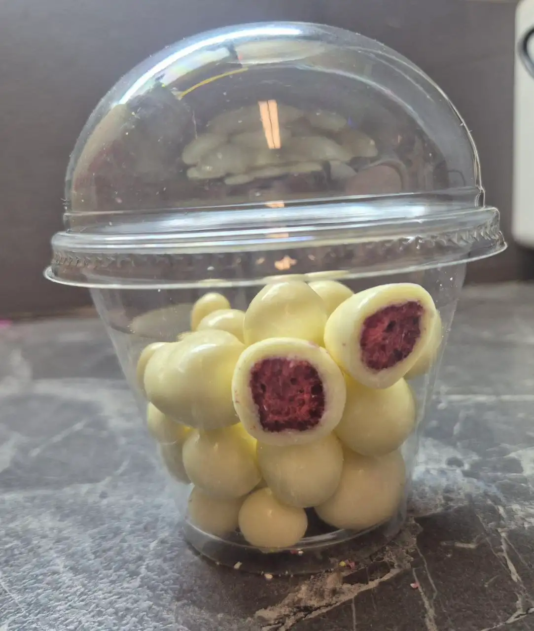 Драже «Земляника сублимированная в белой шоколадной глазури» фото 2