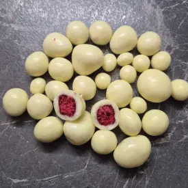 Драже «Земляника сублимированная в белой шоколадной глазури»