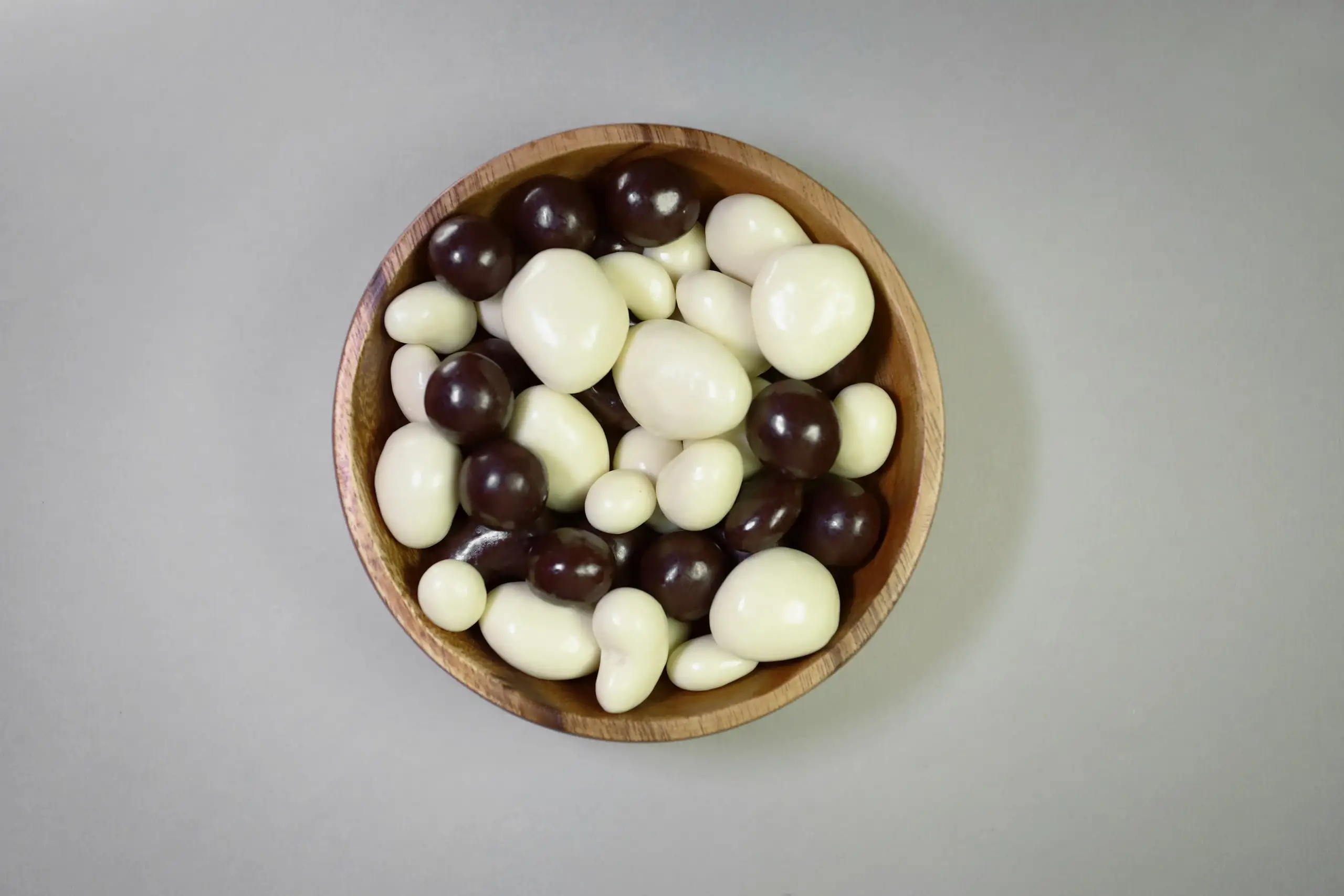 Ассорти орехово-ягодное в белом и темной шоколадной глазури фото 2