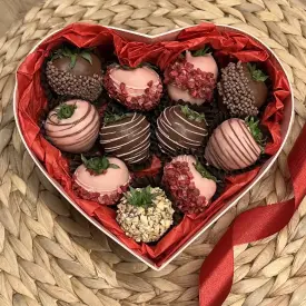 Клубника в шоколаде «Сердце S», 10–12 ягод