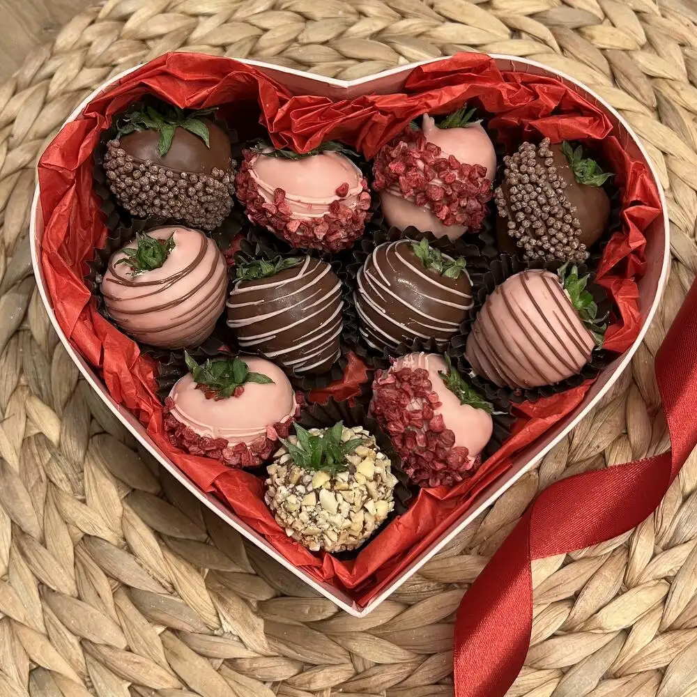 Клубника в шоколаде «Сердце S», 10–12 ягод фото 1