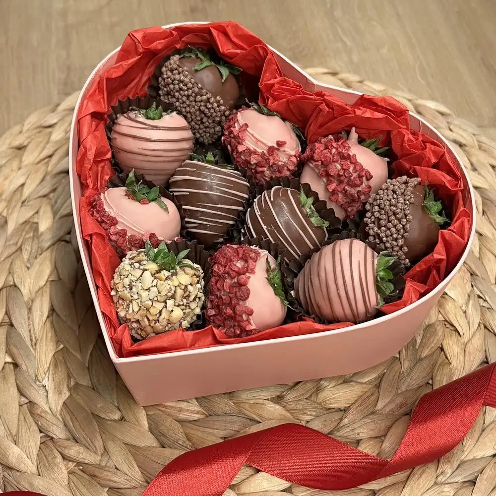 Клубника в шоколаде «Сердце S», 10–12 ягод фото 2