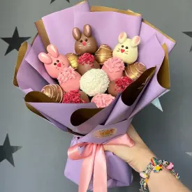 Букет из клубники в шоколаде «Зайцы», 14 ягод