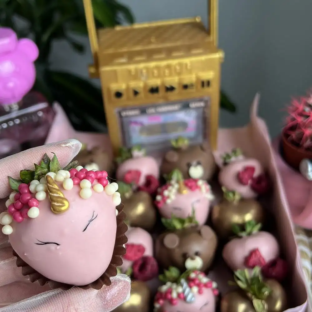 Клубника в шоколаде «Единороги-Мишки», 16 шт. фото 2