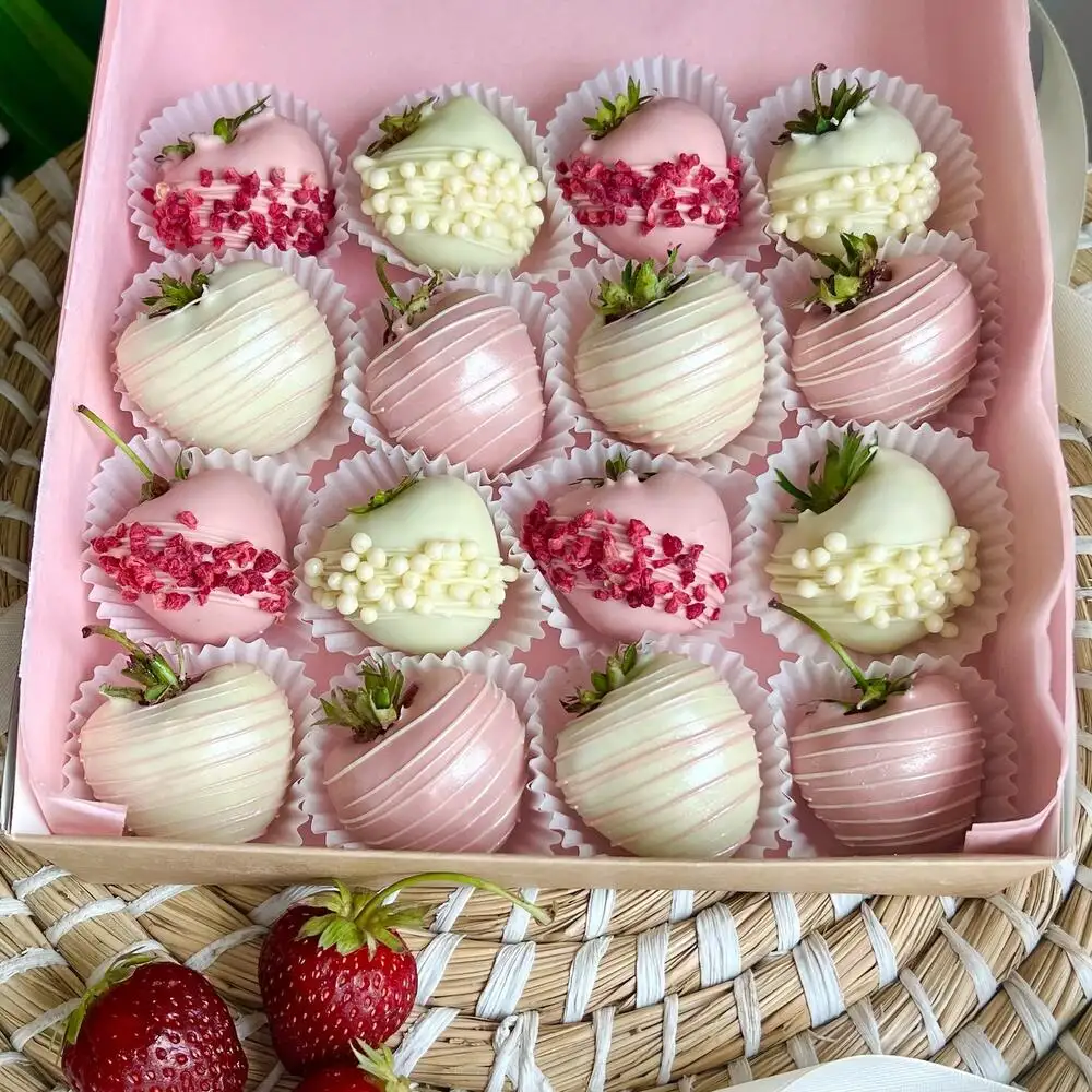 Клубника в шоколаде «Бело-Розовая», 16 шт. фото 1