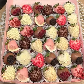 Клубника в шоколаде с декором, 36 шт.