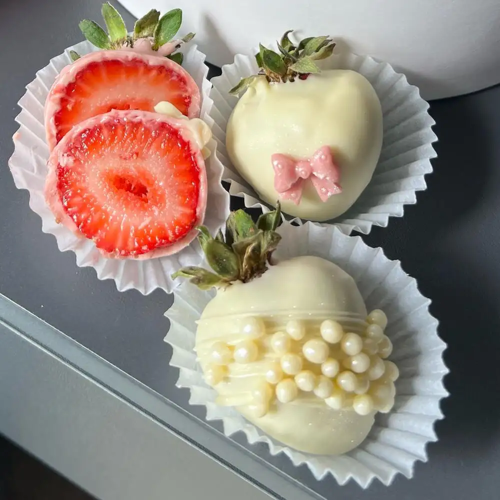 Клубника в шоколаде, 13–16 ягод в круглой коробке D21 фото 2