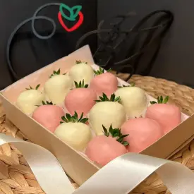 Клубника в шоколаде белом и розовом, 12 шт.