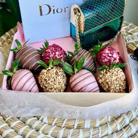 Клубника в шоколаде с декором, 8 шт.