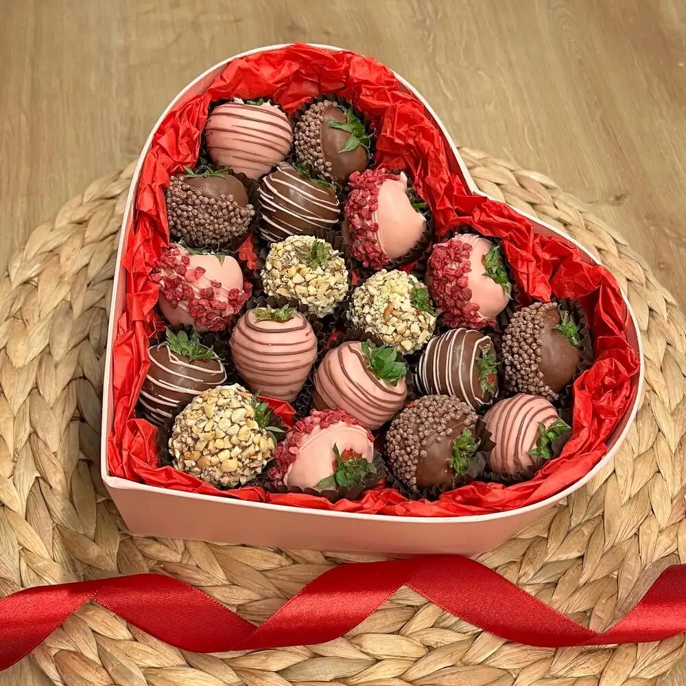 Клубника в шоколаде «Сердце L», 14–18 ягод фото 1