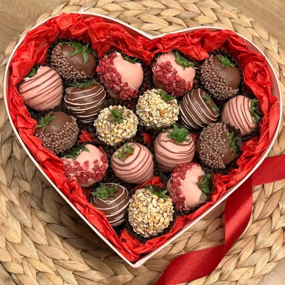 Клубника в шоколаде «Сердце L», 14–18 ягод фото 2