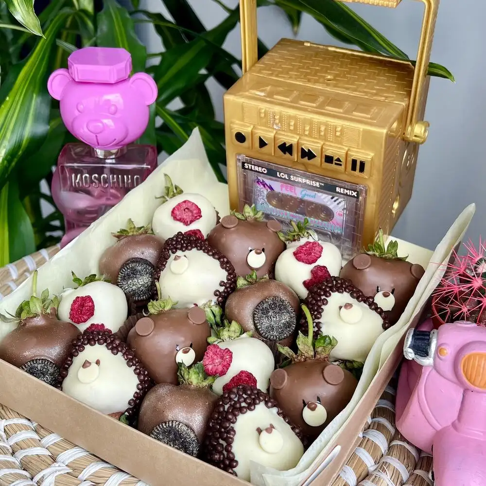 Клубника в шоколаде «Мишки-Ёжики», 16 шт. фото 1