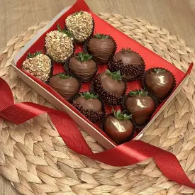 Клубника в молочном шоколаде, 12 шт.