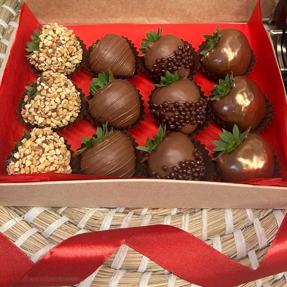 Клубника в молочном шоколаде, 12 шт. фото 2