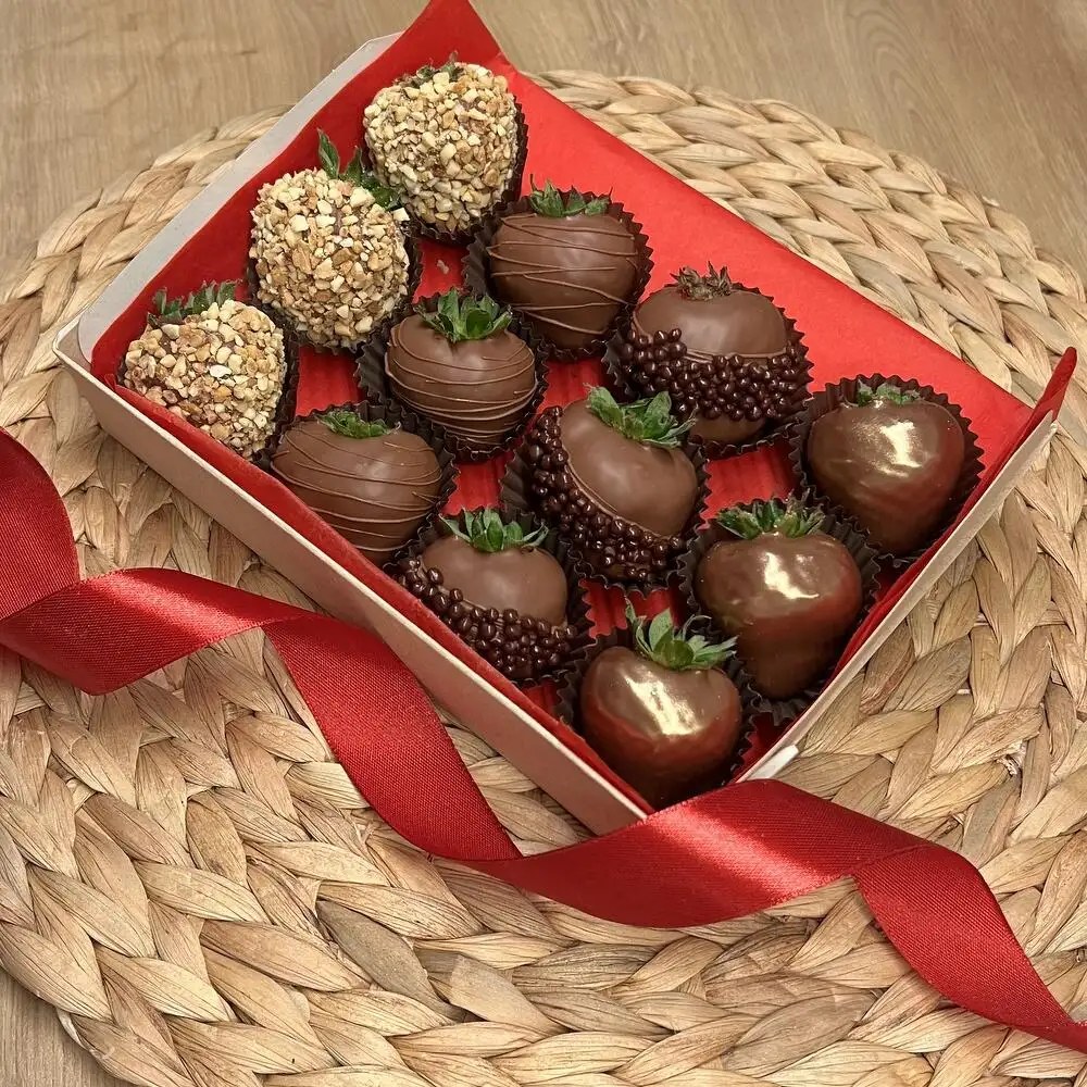 Клубника в молочном шоколаде, 12 шт. фото 1