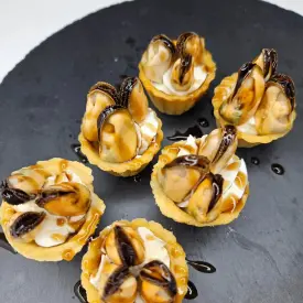 Тарталетки с мидиями или рыбным паштетом