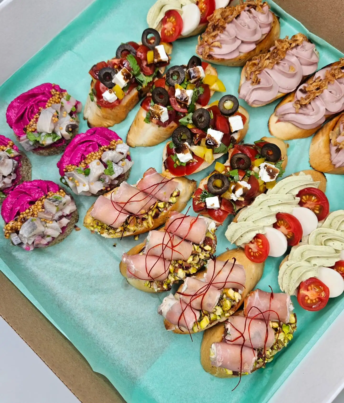 Брускетта с паштетом из форели фото 3