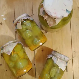 Зеленые помидоры с морковью по -корейски, 2 л