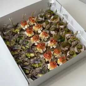 Канапе на черном, 36 шт.