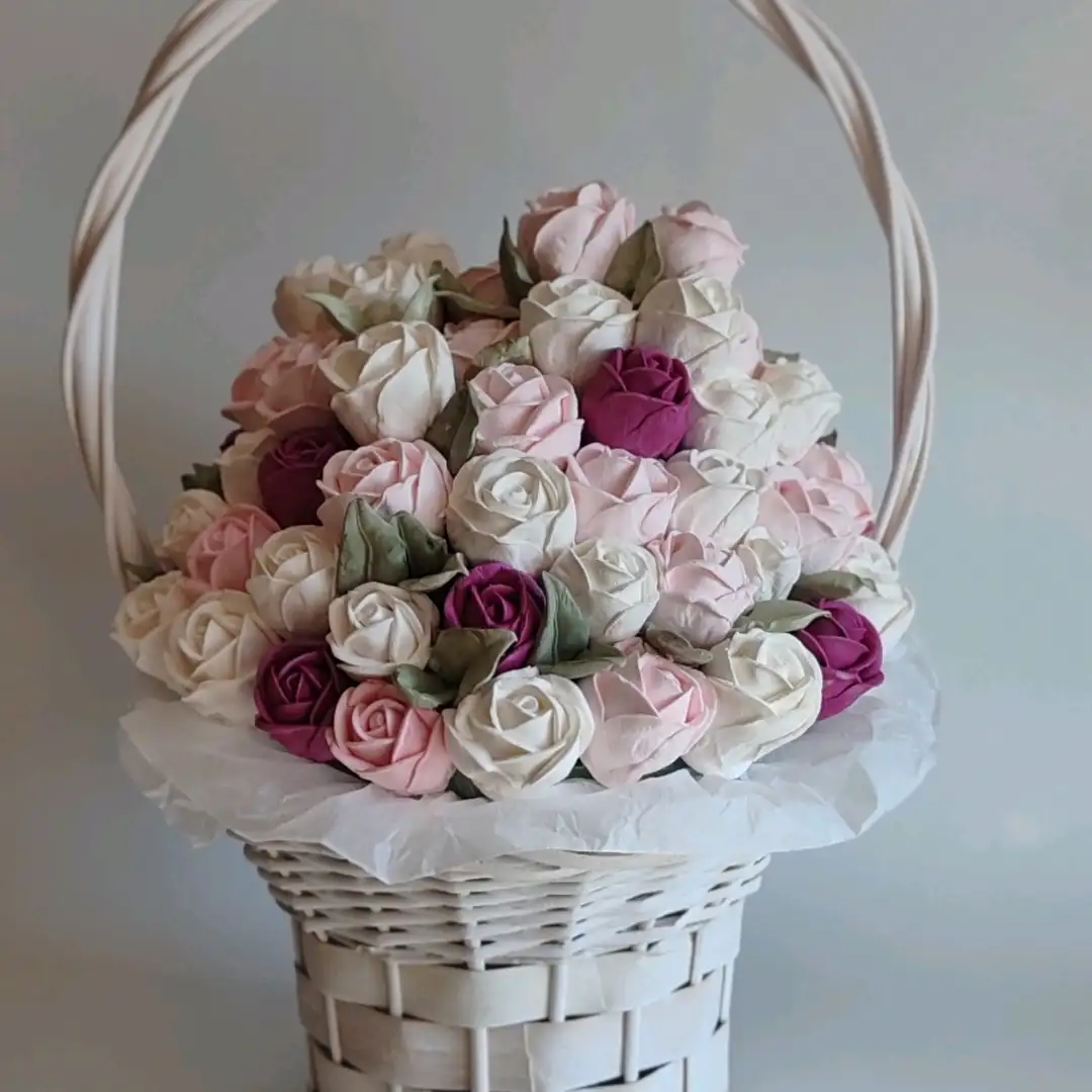 Букет из зефира в корзине фото 3