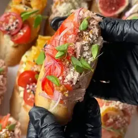 Брускетта с тунцом