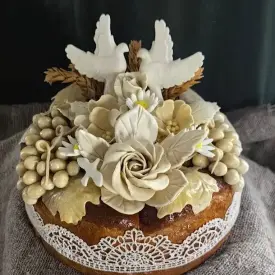 Хлеб-соль с цветами из теста