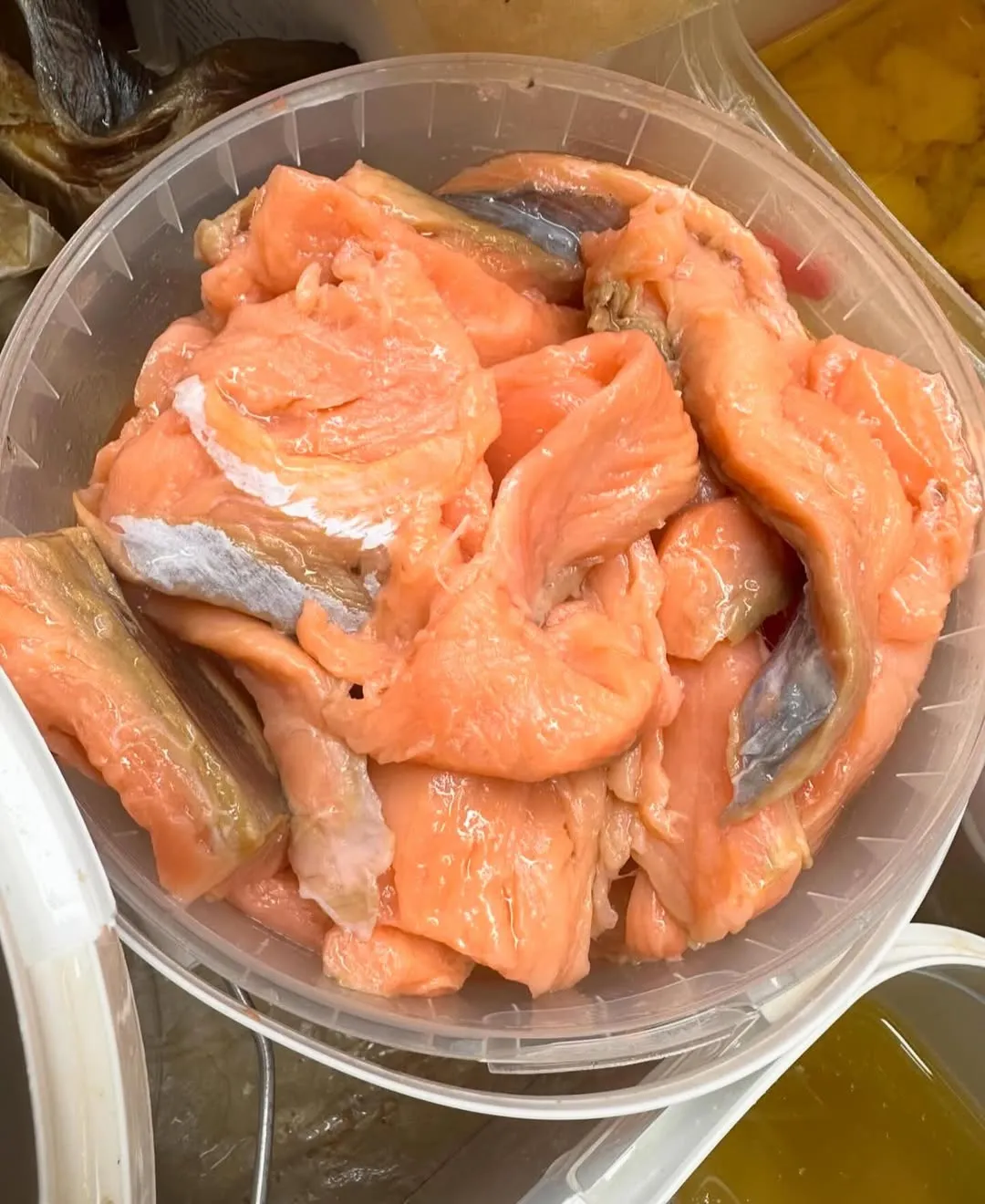 Кусочки лосося (слабосоленые)