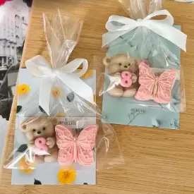 Шоколадная открытка «Мишка и бабочка»