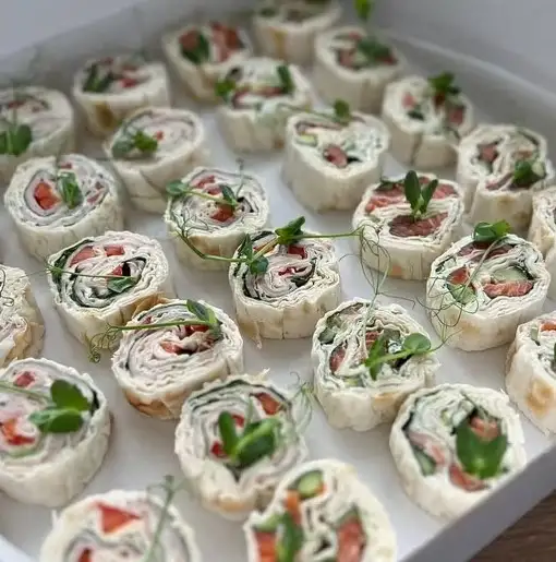 Бокс «Рулеты из лаваша с ветчиной и форелью»