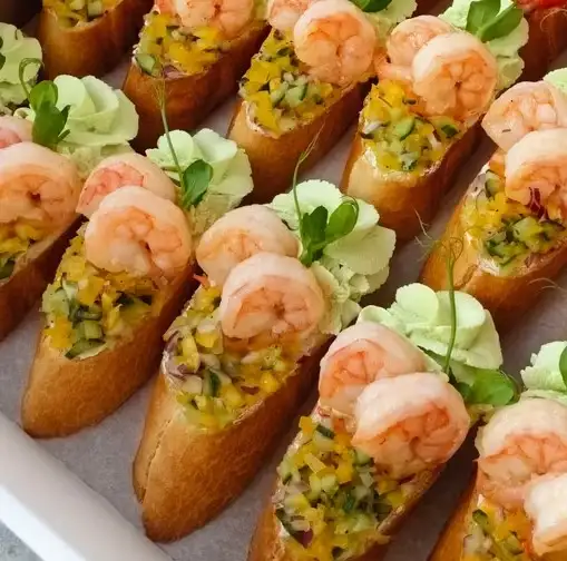 Брускетта с креветкой