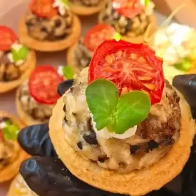 Тарталетки запечённые с грибами и курицей