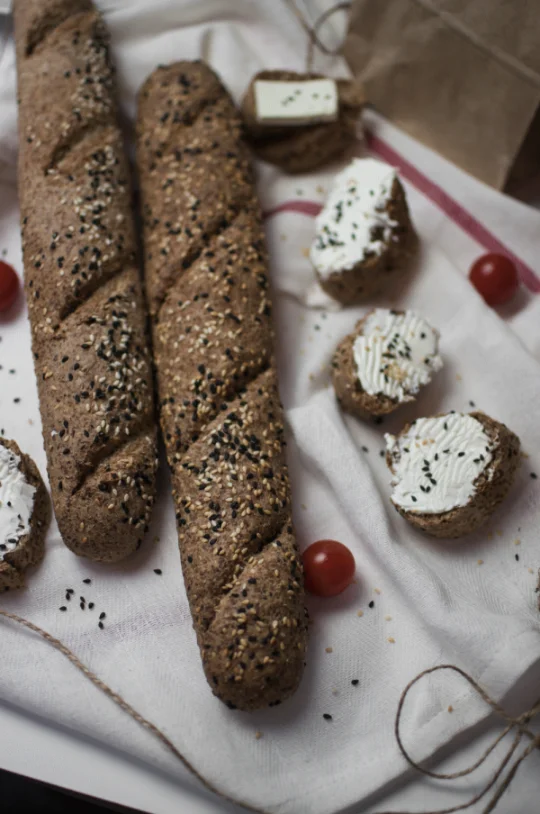 Багет из пророщенного зерна с кунжутом, 270 г.