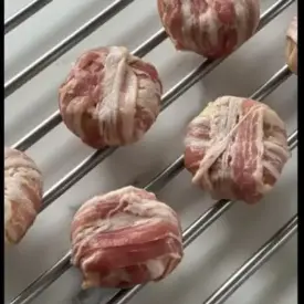 Шампиньоны в беконе