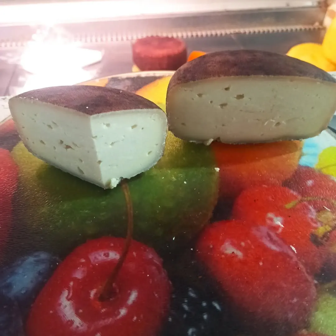 Козий сыр полутвердый "Кабра Аль Вино" фото 3