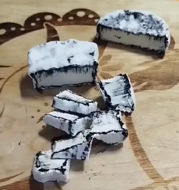 Козий мягкий сыр с белой плесенью
