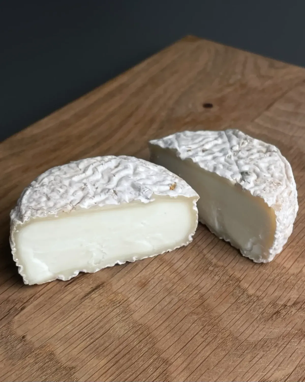 Козий мягкий сыр с белой плесенью фото 3