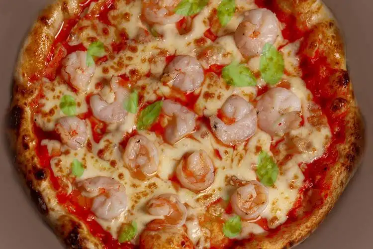 Пицца с чесночными креветками