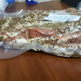 Грудинка соленая в вакуумной упаковке