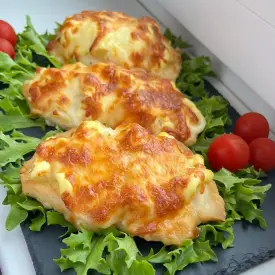 Куриное филе с ананасом под сырной шапочкой