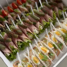 Бокс рулетики из ветчины с сырной начинкой