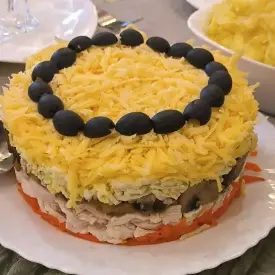 Салат куриный с грибами