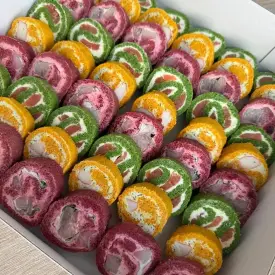 Бокс рулетики из шпината, свёклы, моркови