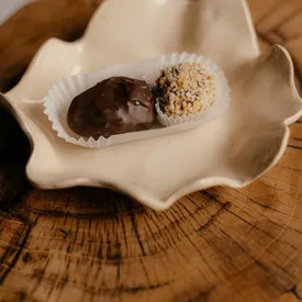 Финик в шоколаде с клюквой и миндалем, 1 шт.